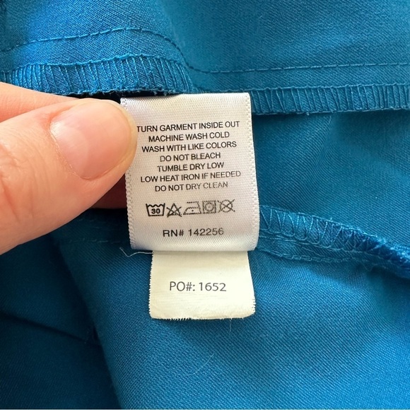 FIGS Women's Casma Three-Pocket Scrub Top Turquoise Blue PO1652 - Picture 12 of 13